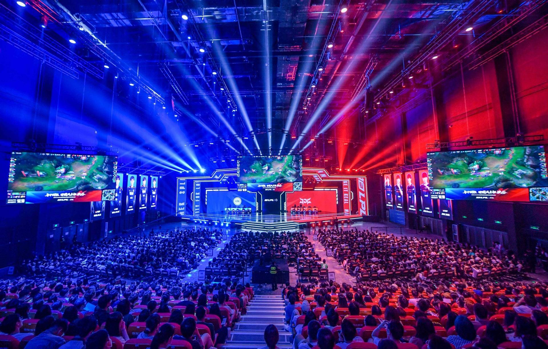 在一个相对 在一个相对