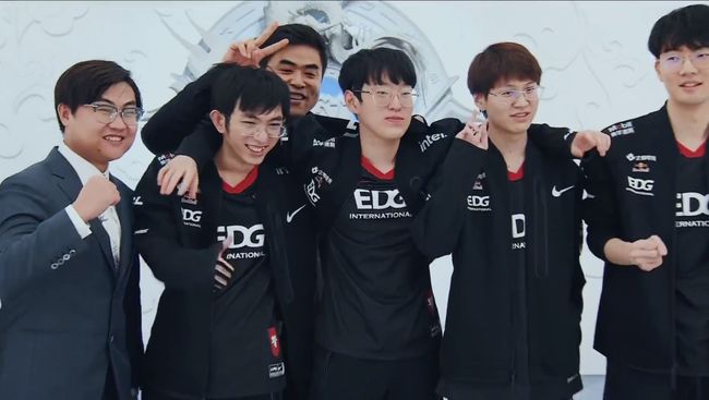 的更衣室氛 的更衣室氛